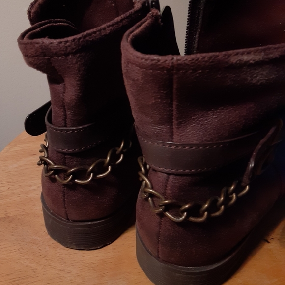 AD705 8-1/2 Bear Traps, Hilarie. Pre owned. Good shape. - Picture 6 of 8